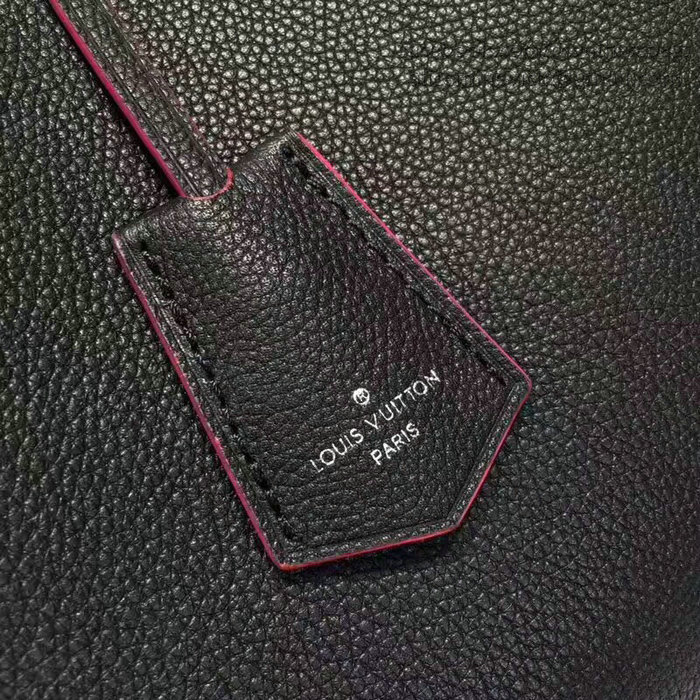 Louis Vuitton Soft calfskin Lockme Bucket Noir M54681