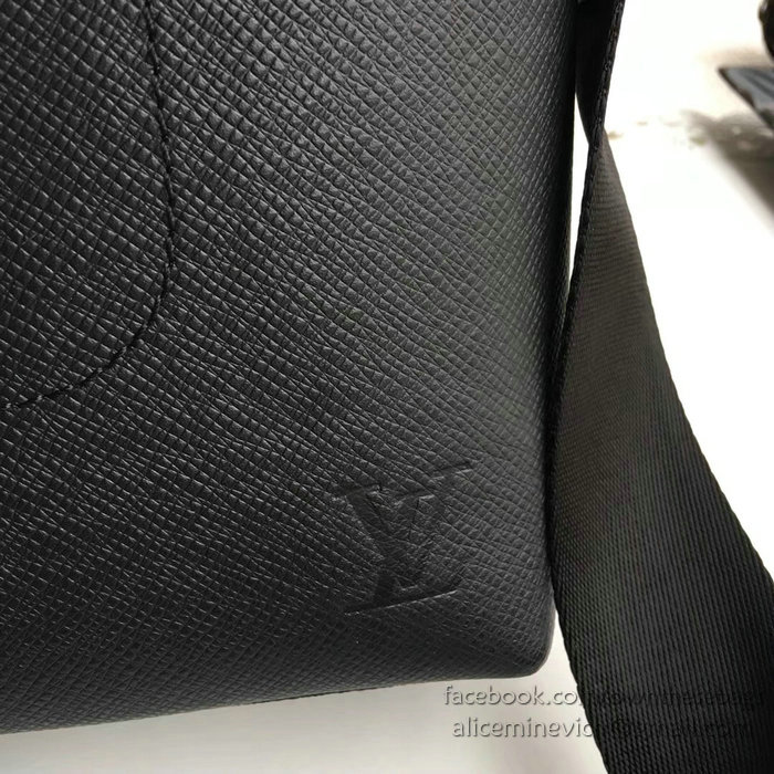 Louis Vuitton Taiga Leather Grigori Pochette MM Noir M30238