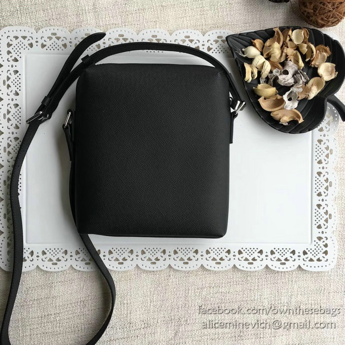 Louis Vuitton Taiga Leather Grigori Pochette PM Noir M30505