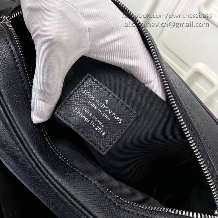 Louis Vuitton Taiga Leather Messenger PM M31003