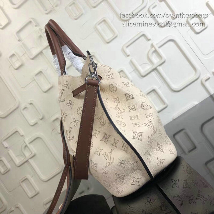Louis Vuitton Mahina Leather Girolata Creme M54401