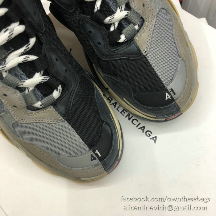 Balenciaga Triple S Sneakers B811062E