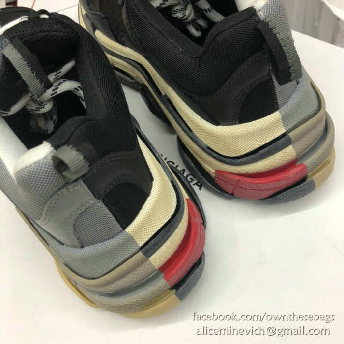 Balenciaga Triple S Sneakers B811062E